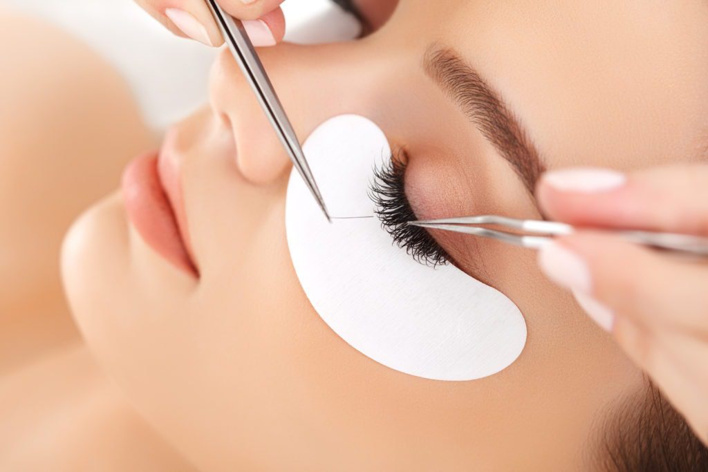 The Benefits of Choosing Eyelash Extensions for Effortless Beauty